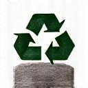 リサイクルシンボルと金属スクラップ